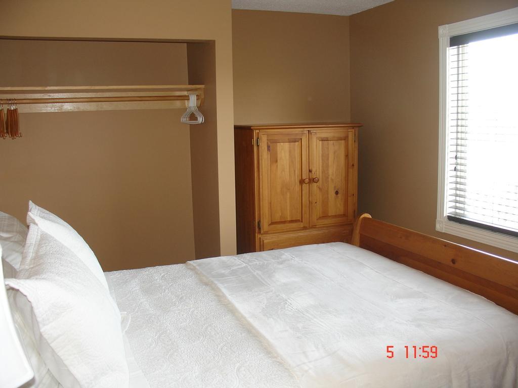 Eileen'S Bed & Breakfast/Guest House هاي ريفر الغرفة الصورة