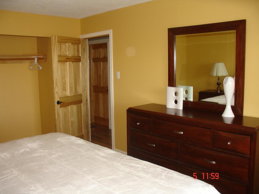 Eileen'S Bed & Breakfast/Guest House هاي ريفر الغرفة الصورة