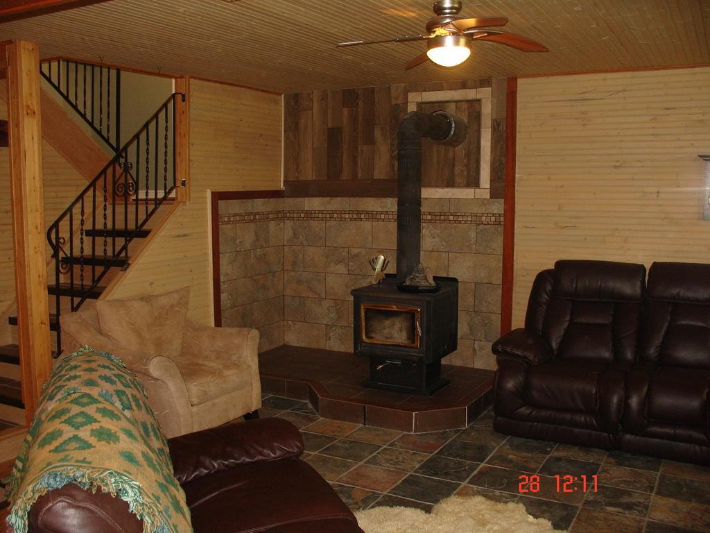 Eileen'S Bed & Breakfast/Guest House هاي ريفر المظهر الخارجي الصورة