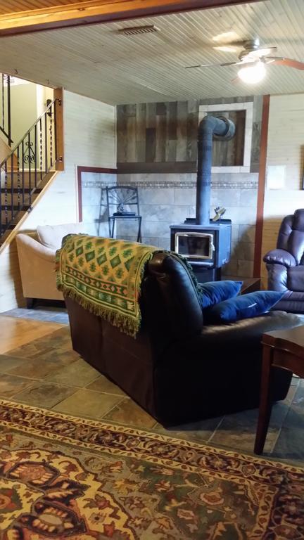 Eileen'S Bed & Breakfast/Guest House هاي ريفر المظهر الخارجي الصورة