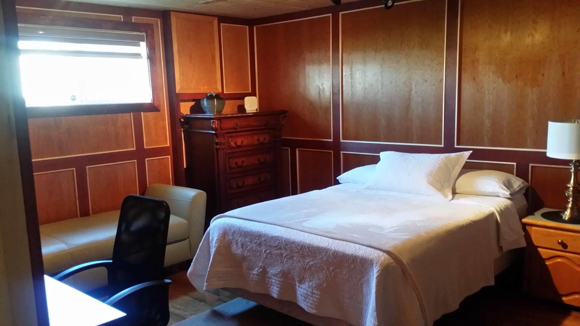 Eileen'S Bed & Breakfast/Guest House هاي ريفر المظهر الخارجي الصورة