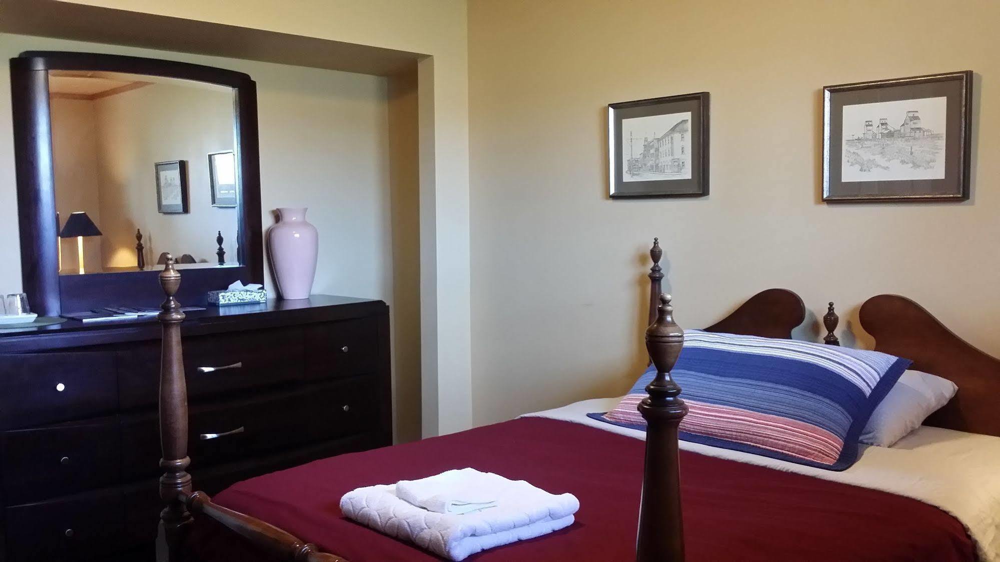 Eileen'S Bed & Breakfast/Guest House هاي ريفر المظهر الخارجي الصورة