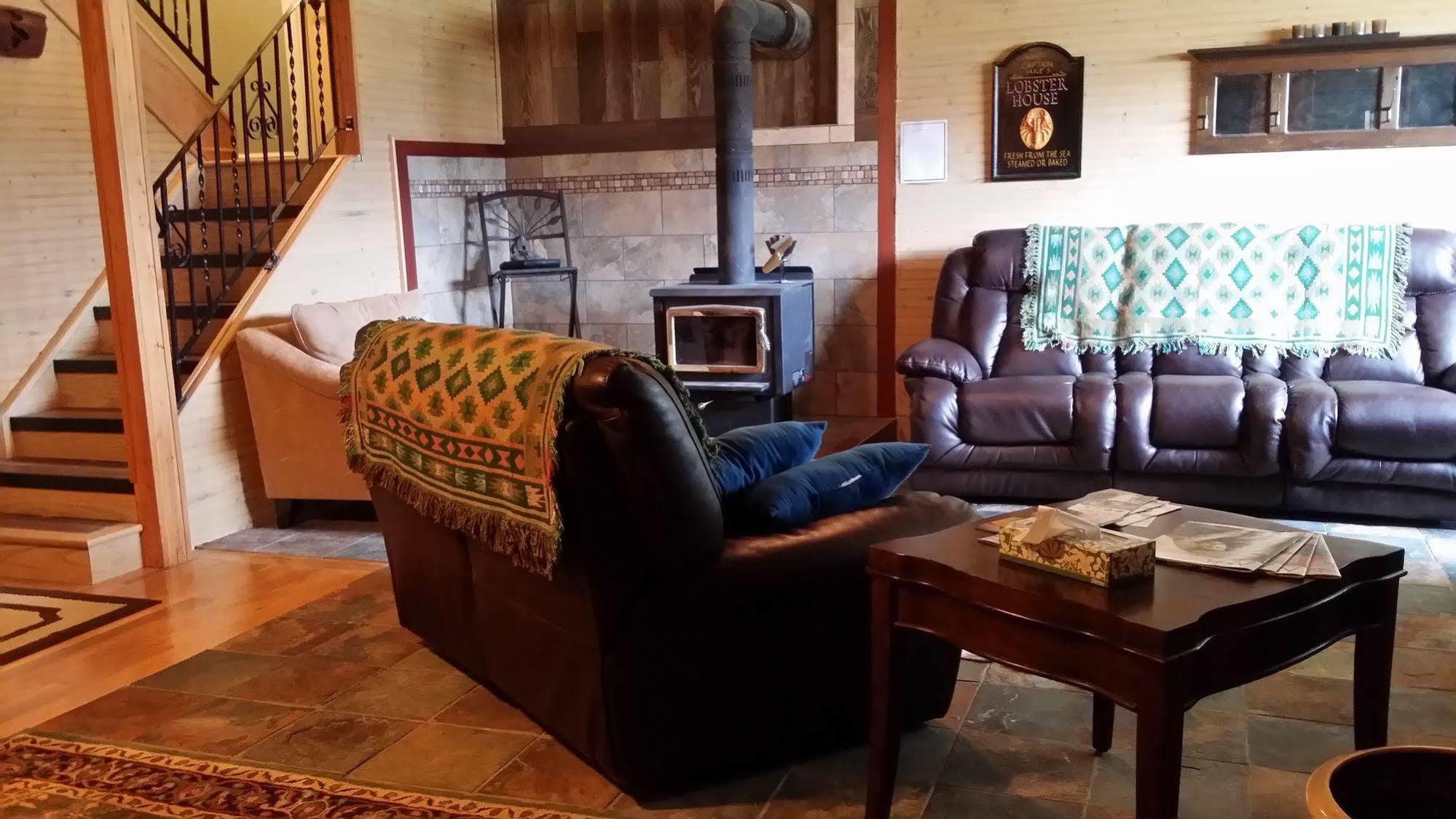 Eileen'S Bed & Breakfast/Guest House هاي ريفر المظهر الخارجي الصورة